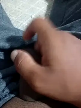 keerth52 online show from April 18, 2026, 5:37 pm