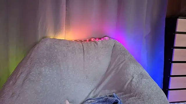 SunlitDeslre online show from May 17, 2026, 10:10 pm