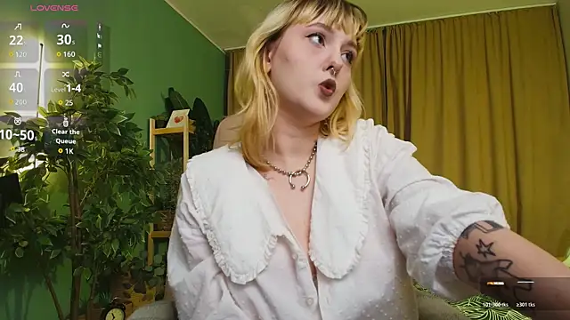 Emma Thomps online show from May 22, 2026, 2:04 pm