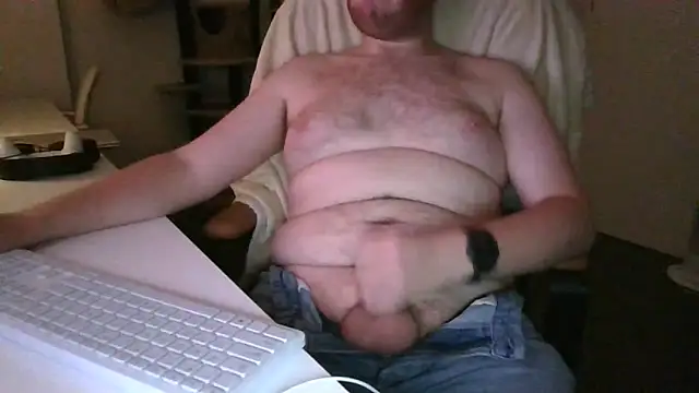 richard9718 online show from May 15, 2026, 11:47 pm