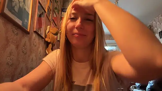 MandyVandy online show from April 21, 2026, 4:41 am