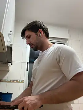 MathiasBellucci online show from April 23, 2026, 9:05 pm