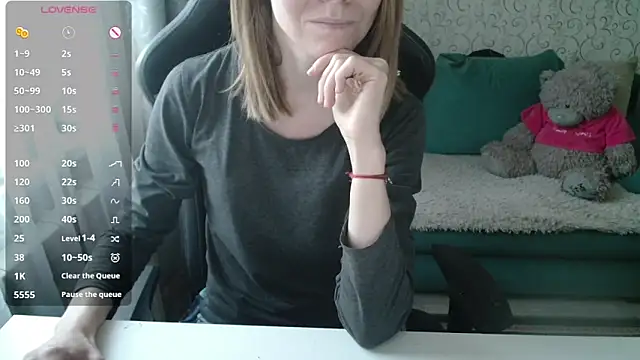  AlliceCullen  online show from April 21, 2026, 4:24 pm