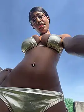 CocoaLuxeXXX online show from May 28, 2026, 1:17 pm