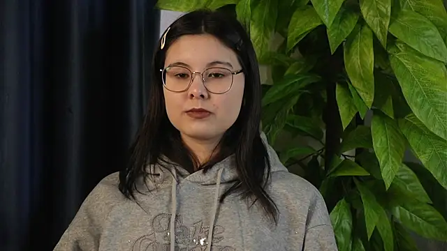 FlorentinaPinson online show from April 27, 2026, 7:17 am