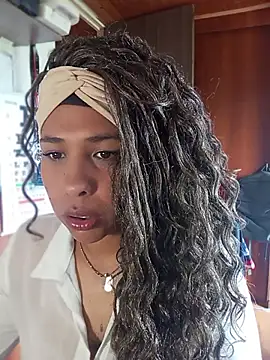 Snapshot of Ivon_C chatting on May 27, 2026, 1:40 pm Ivon C online show from May 27, 2026, 1:40 pm