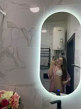 LOLAskk online show from June 19, 2026, 9:42 pm