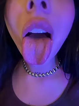 IsabellaNoir  online show from June 2, 2026, 11:16 pm