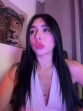IsabellaNoir  online show from April 28, 2026, 2:27 am