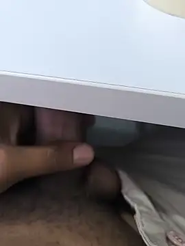 Hotmen84050 online show from June 18, 2026, 6:12 am
