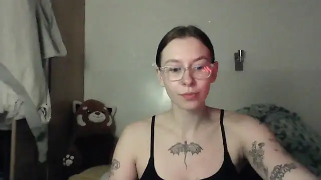 JuicyErika online show from May 26, 2026, 10:52 pm