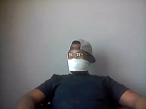 Snapshot of LunjeSA chatting on May 12, 2026, 9:15 am LunjeSA online show from May 12, 2026, 9:15 am