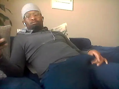 Snapshot of LunjeSA chatting on August 4, 2026, 8:52 am LunjeSA online show from August 4, 2026, 8:52 am