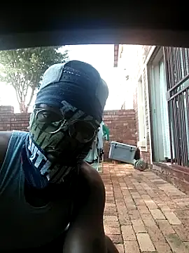 Snapshot of LunjeSA chatting on June 10, 2026, 11:33 am LunjeSA online show from June 10, 2026, 11:33 am