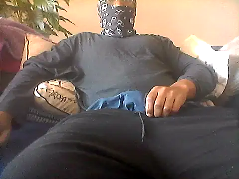 Snapshot of LunjeSA chatting on June 15, 2026, 10:59 am LunjeSA online show from June 15, 2026, 10:59 am