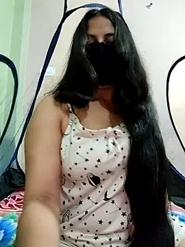 Snapshot of Priya_9945 chatting on May 10, 2026, 5:37 pm Priya 9945 online show from May 10, 2026, 5:37 pm