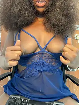 Leylabelle26 online show from July 28, 2026, 1:57 am