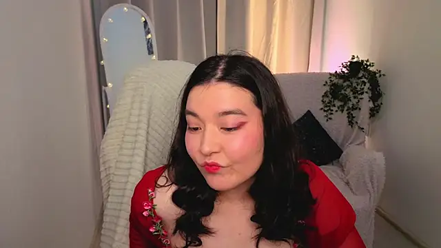 MomoRins online show from May 5, 2026, 10:13 pm