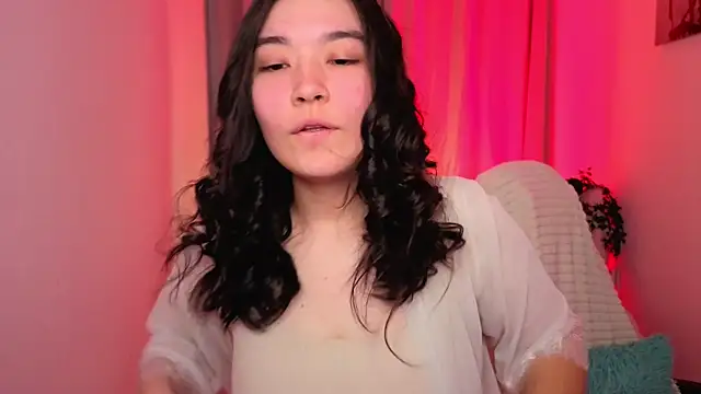 MomoRins online show from May 15, 2026, 9:57 pm