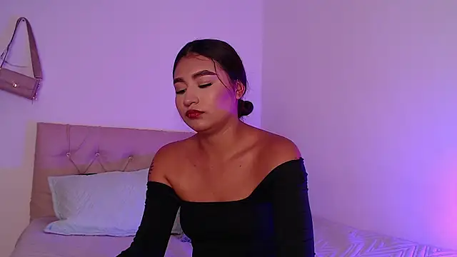 zayda23 online show from April 27, 2026, 7:56 pm