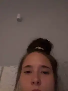 Poppylooloo online show from June 1, 2026, 7:02 pm