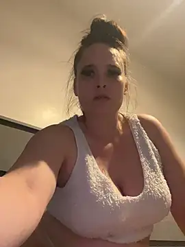 Poppylooloo online show from May 19, 2026, 8:05 pm