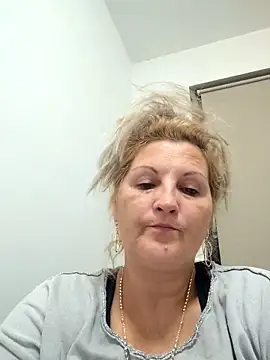 Divineblond online show from October 4, 2025, 4:41 pm