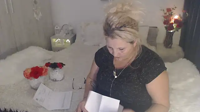 Divineblond online show from February 9, 2026, 4:16 pm