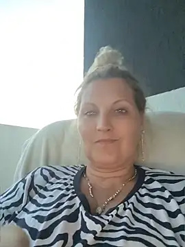Divineblond online show from May 31, 2026, 6:09 pm