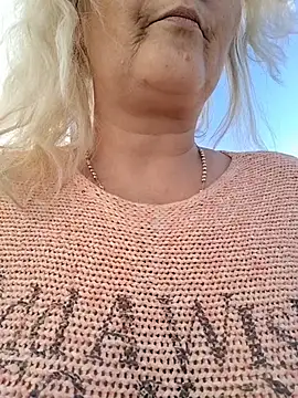 Divineblond online show from February 11, 2026, 2:17 pm