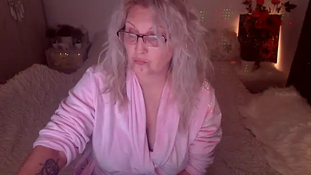 Divineblond online show from February 22, 2026, 5:58 pm