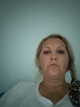 Divineblond online show from May 22, 2026, 4:16 pm
