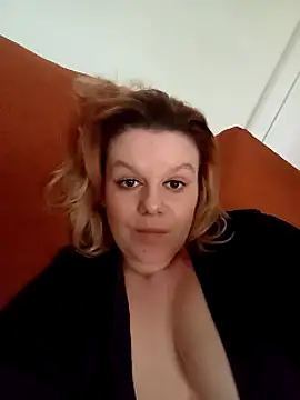 Maryquenn online show from April 30, 2026, 9:49 am