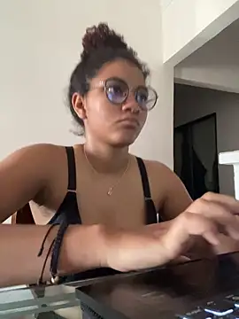 KissGirls67 online show from May 13, 2026, 4:36 pm