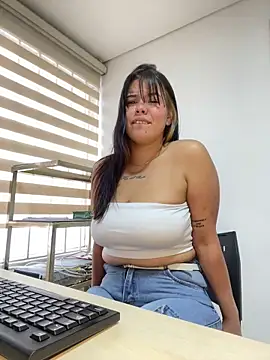 Mafe ortiz08 online show from April 23, 2026, 8:21 pm