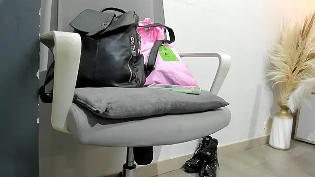 KeishaBlurr online show from July 31, 2026, 1:32 pm