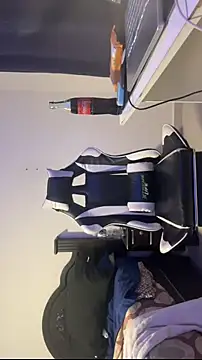 AleJmnz03 online show from April 24, 2026, 4:25 am