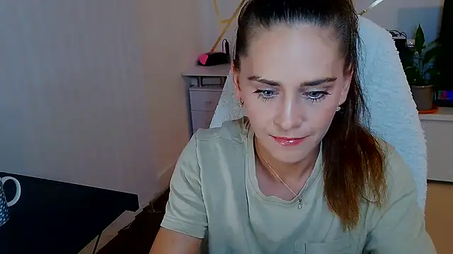khalessi13 online show from June 27, 2026, 10:27 pm