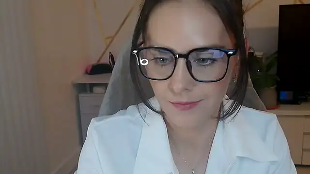 khalessi13 online show from May 7, 2026, 9:07 pm