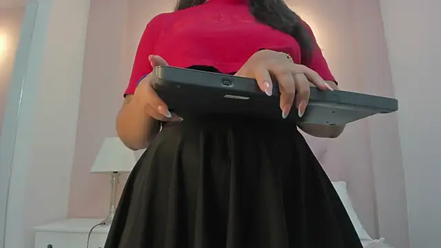 Chloe Thomsoon  online show from May 2, 2026, 7:08 pm