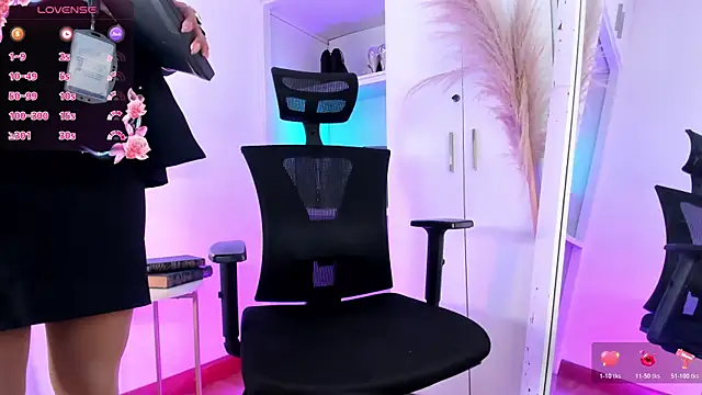 RachelArias online show from June 25, 2026, 12:10 pm