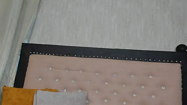 Zoedeleon online show from April 30, 2026, 8:57 pm
