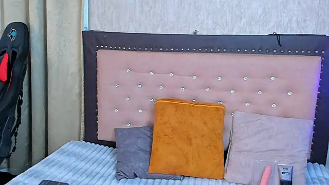 Zoedeleon online show from July 15, 2026, 7:54 pm