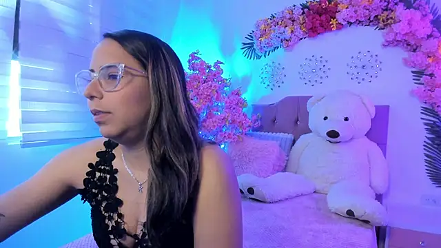 Snapshot of Sharon_rhodes_ chatting on June 3, 2026, 1:45 pm Sharon rhodes online show from June 3, 2026, 1:45 pm
