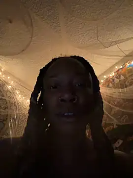 Nayomii28 online show from April 27, 2026, 3:21 pm