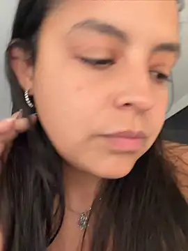 Just Adri online show from April 27, 2026, 6:50 pm