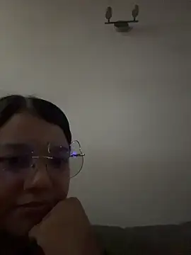 alicemazzo  online show from April 29, 2026, 2:38 am