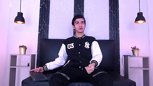 Feiccer Castquer online show from May 10, 2026, 11:14 am