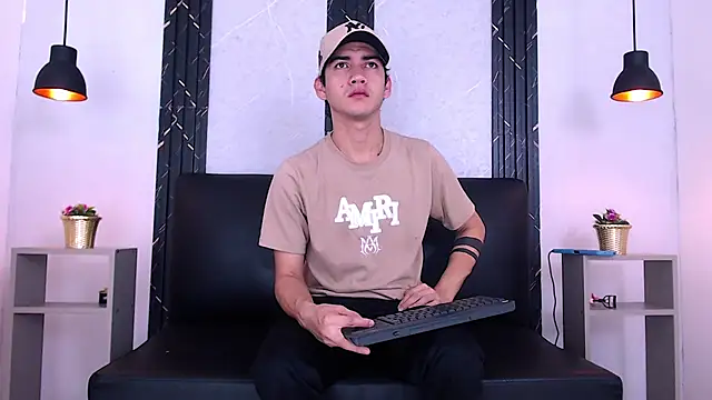 Feiccer Castquer online show from May 9, 2026, 11:13 am