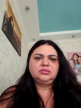 -CUTE-EVVIL- online show from May 18, 2026, 5:23 am